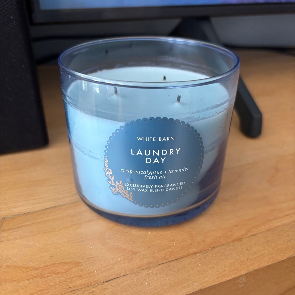White Barn Laundry Day Candle